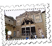 The grey door and grotto mentioned in Dan Brown’s Inferno is at the end of the Vasari Corridor
